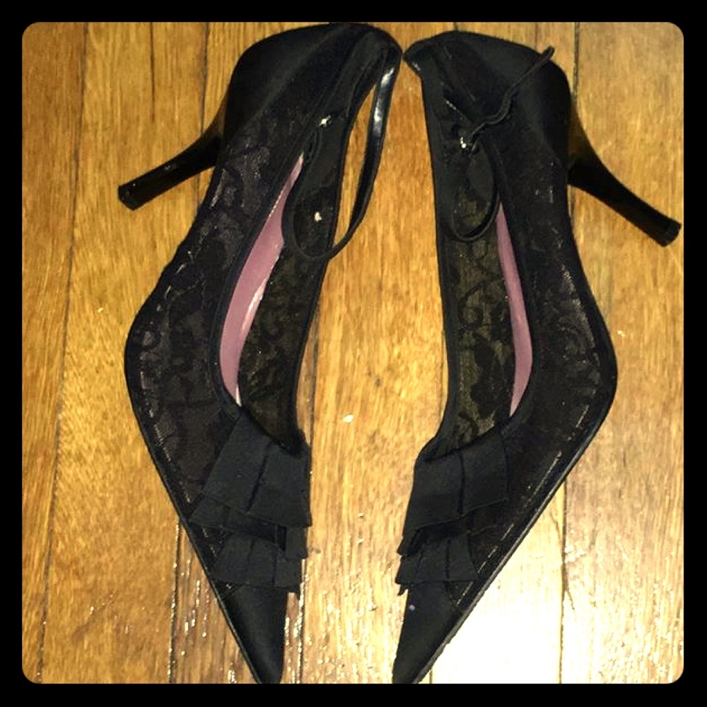 Pointy Toe Lace Pumps